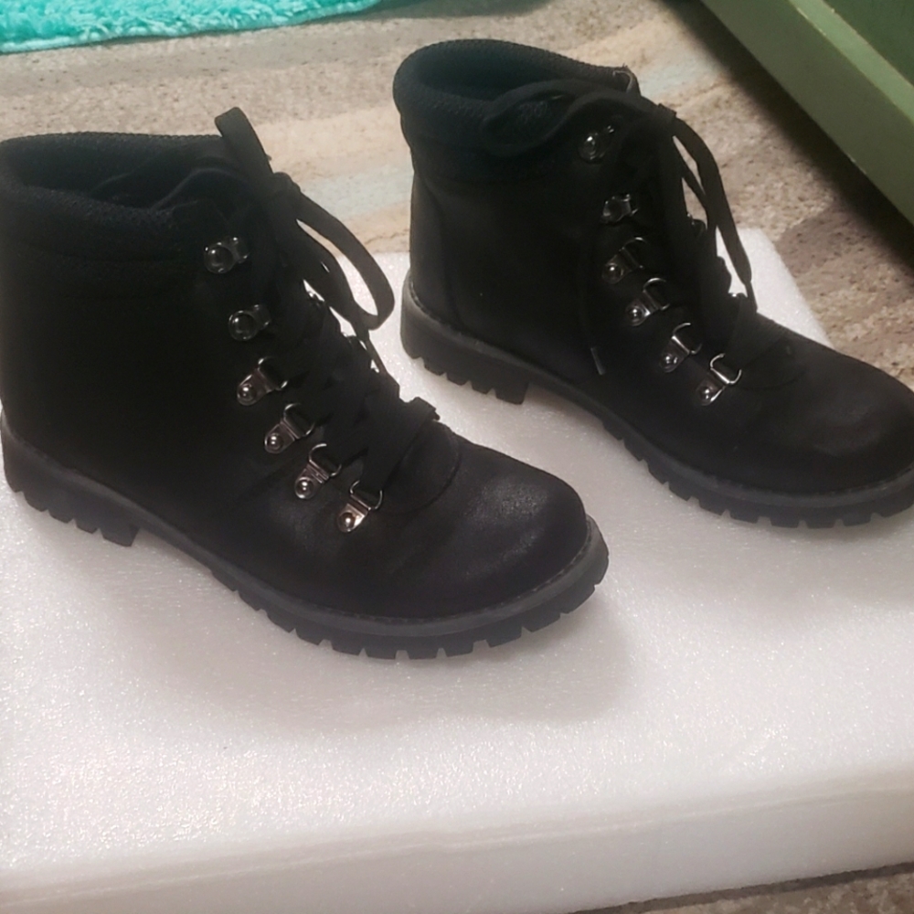 sonoma vitalize by ortholite womens shoes. Size 6 1/2 Med.